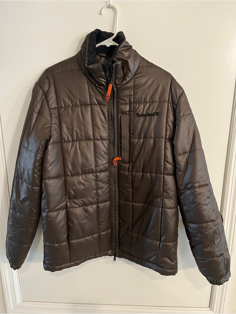 Men’s size medium chocolate brown timberland puffer jacket. Small tag pin hole